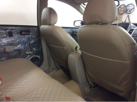 Авточехлы на Toyota Prius Авточехлы на Toyota Prius